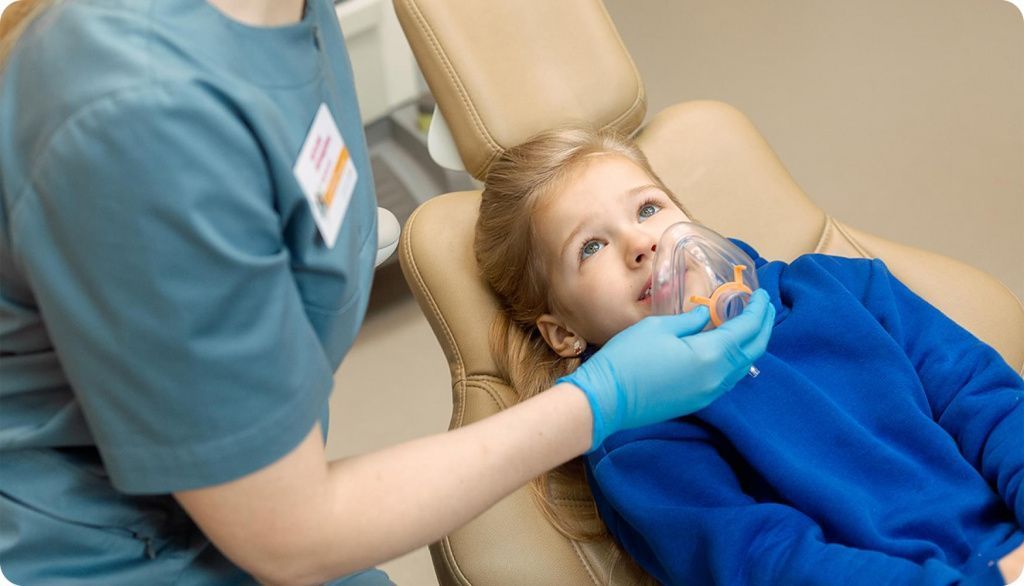 Процедура подрезания уздечки языка ребенку под седацией